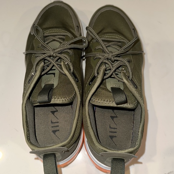 Women’s Nike Air Max Dia Shoes - Picture 2 of 6